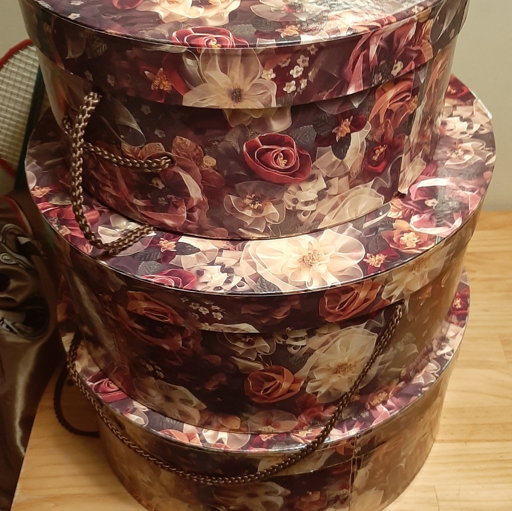 1997 Tina Higgins vintage hat boxes 15 in